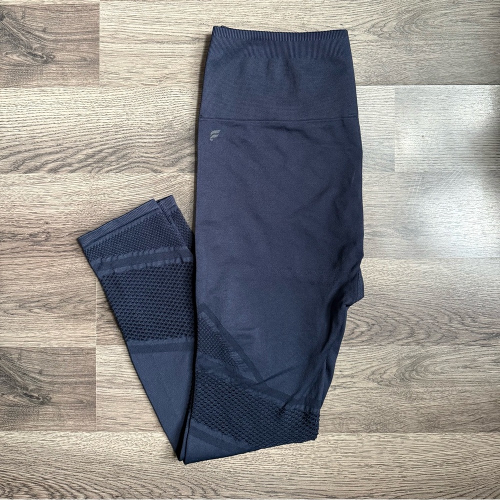 Fabletics Seamless Mosaic High-Waisted 7/8 Leggings in the Color Abyss